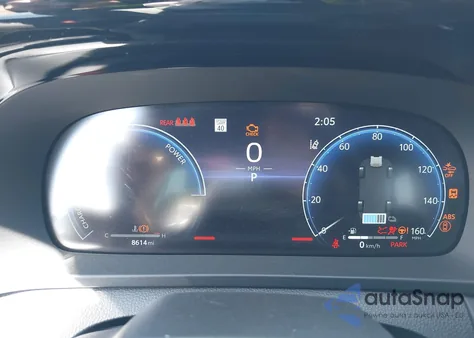 2025 Toyota Crown Signia Limited z USA, uszkodzony, nr VIN JTDACAAJ5S3009349